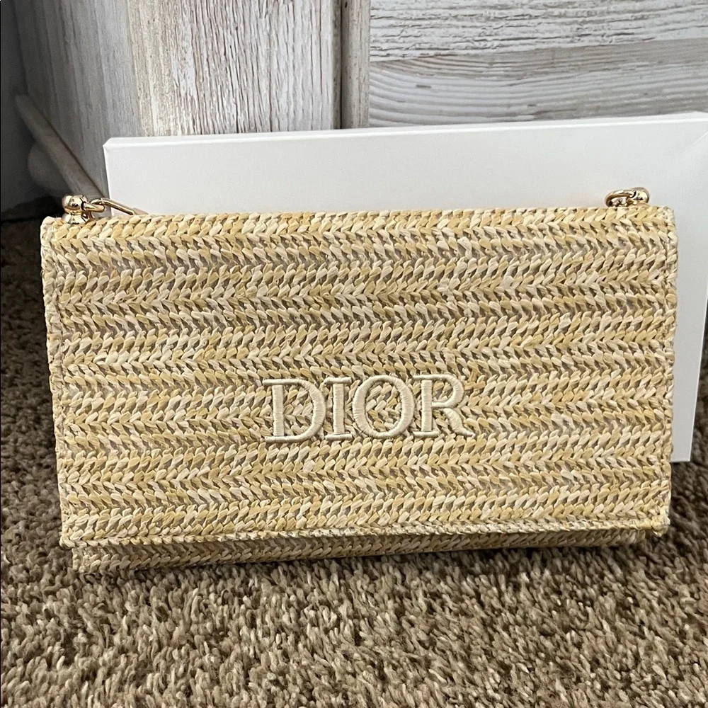 Dior Natural Straw Chain Clutch( GWP) - Picture 2 of 7